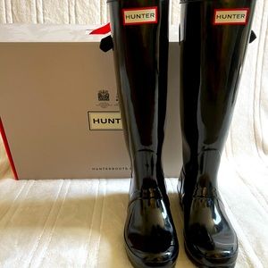 Hunter rain boots. Black adjustable. US size 5